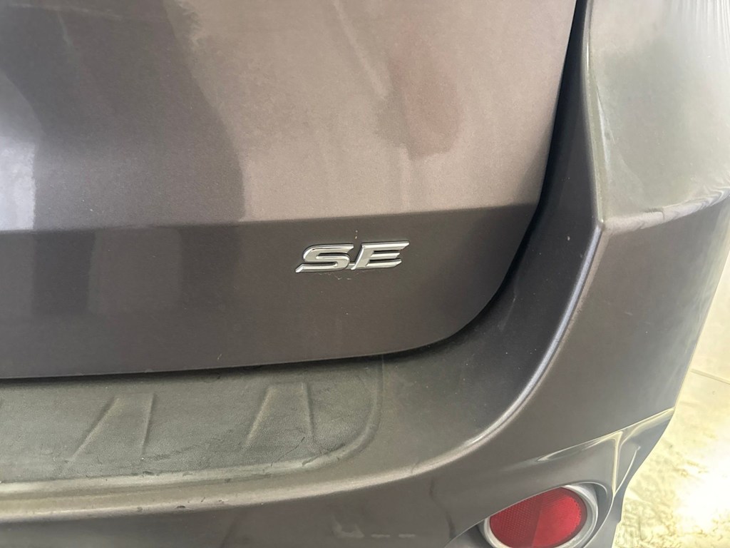 Thumbnail: 2015 Toyota Sienna - 18