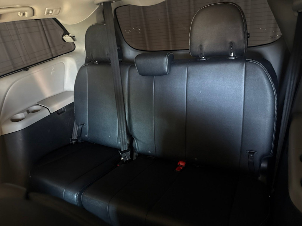 Thumbnail: 2015 Toyota Sienna - 20
