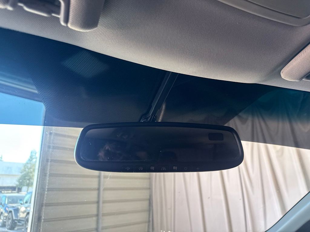 Thumbnail: 2015 Toyota Sienna - 26
