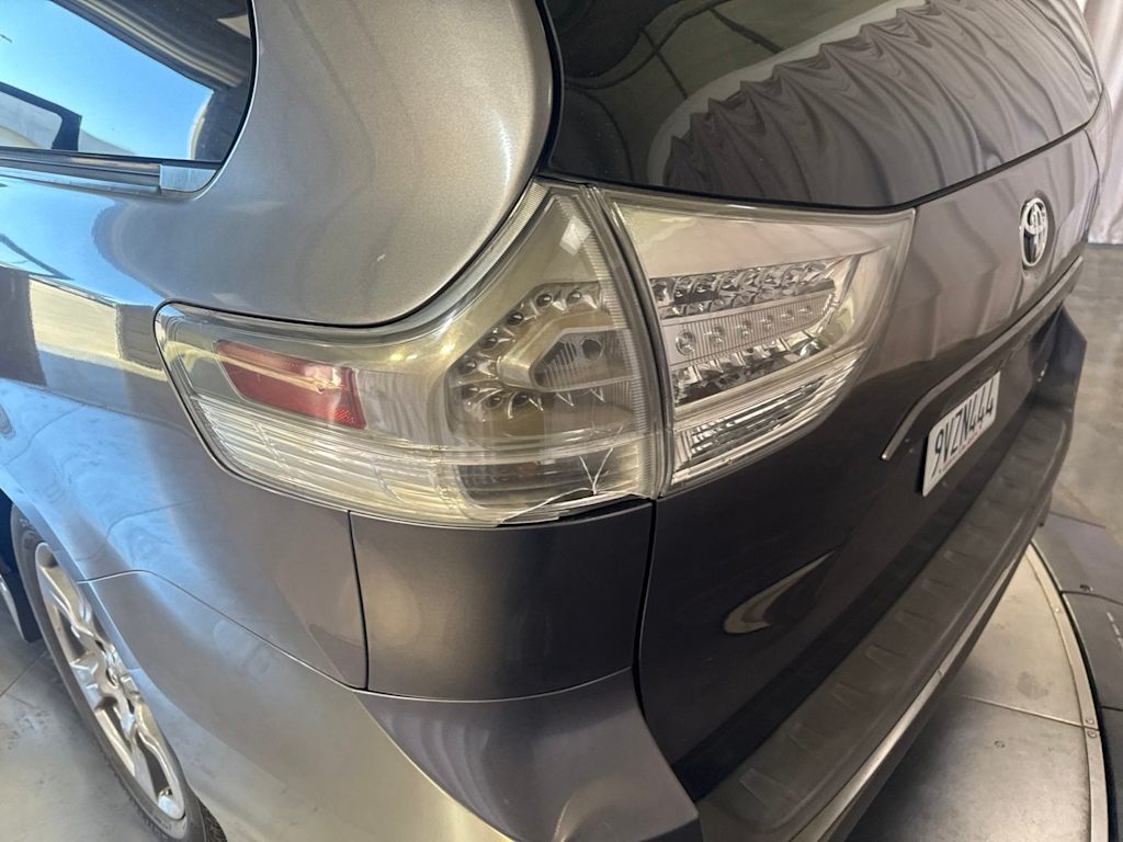 Thumbnail: 2015 Toyota Sienna - 17