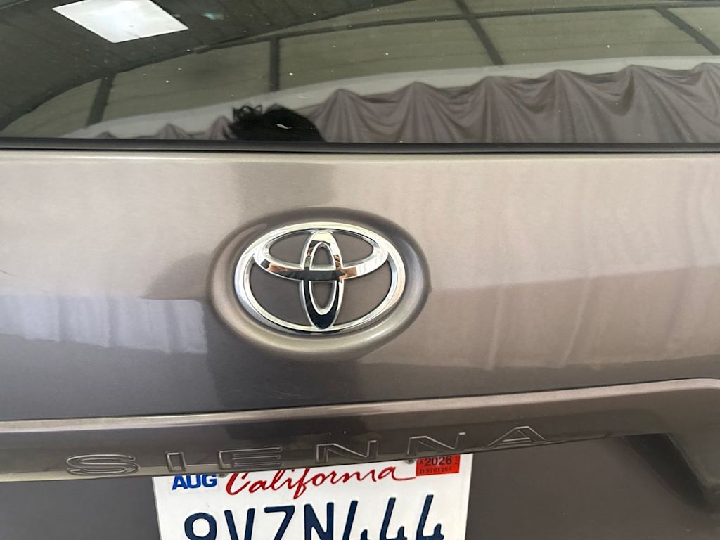 Thumbnail: 2015 Toyota Sienna - 6