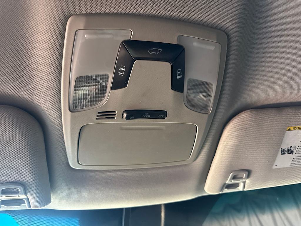Thumbnail: 2015 Toyota Sienna - 25