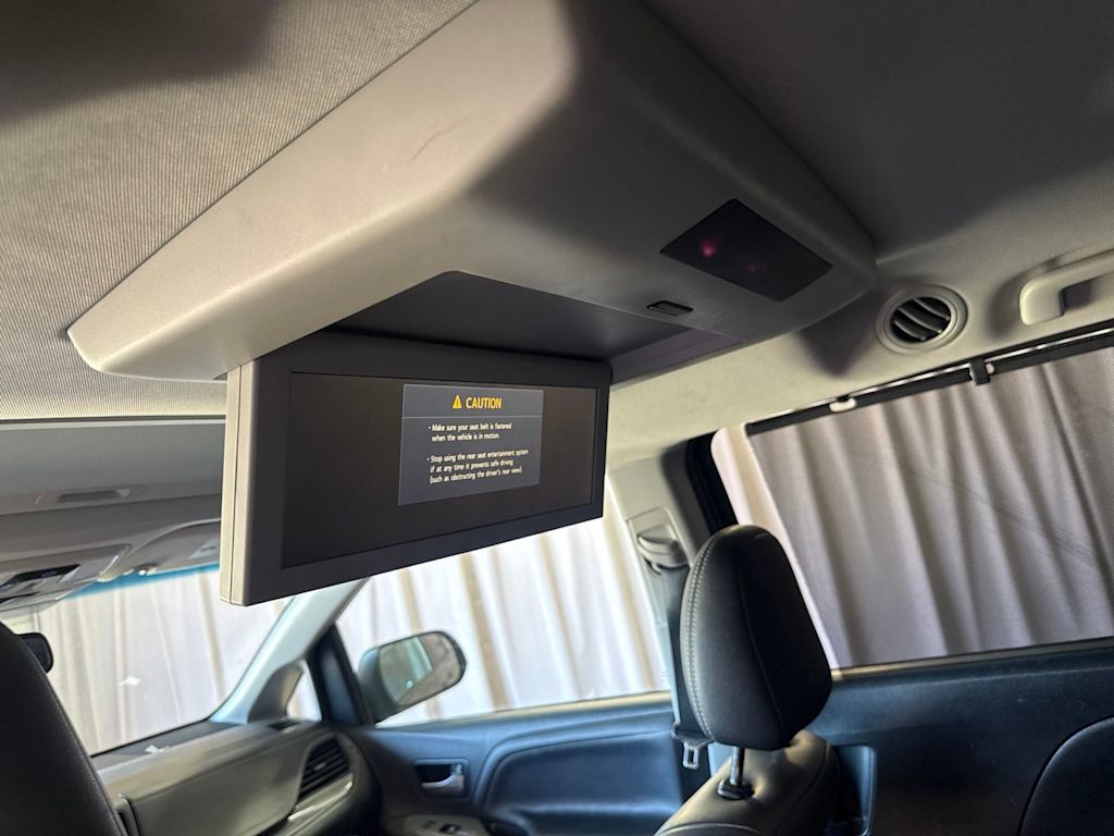 Thumbnail: 2016 Toyota Sienna - 19