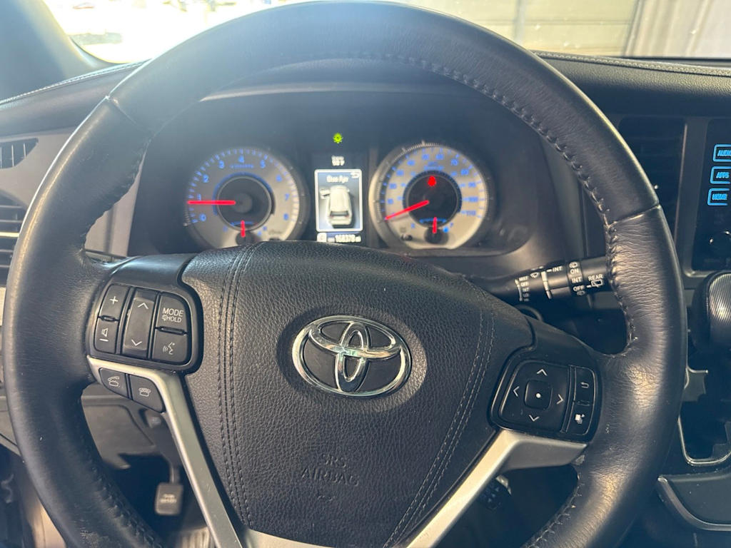 Thumbnail: 2016 Toyota Sienna - 22