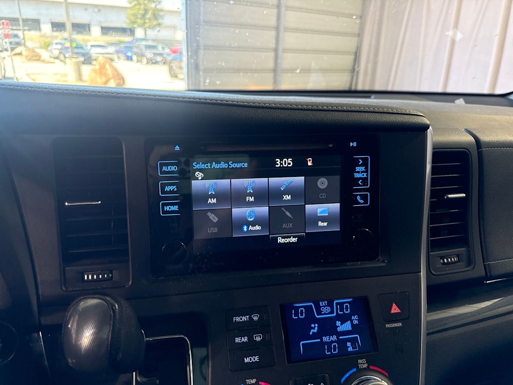 Thumbnail: 2016 Toyota Sienna - 8