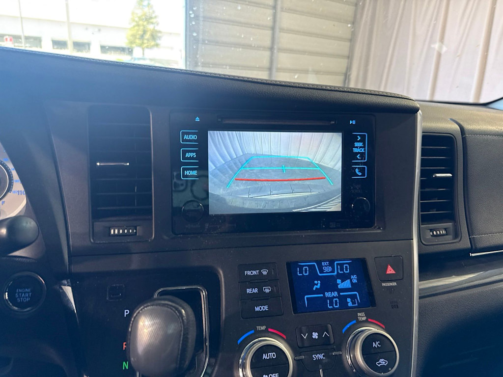 Thumbnail: 2016 Toyota Sienna - 26
