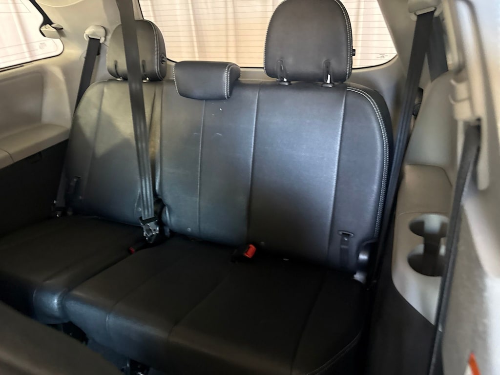 Thumbnail: 2016 Toyota Sienna - 18