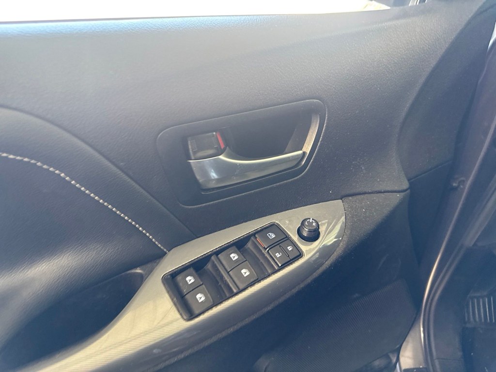 Thumbnail: 2016 Toyota Sienna - 20