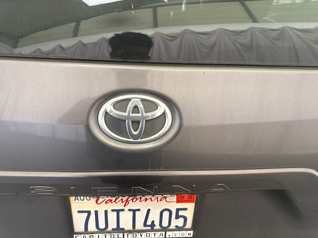 Thumbnail: 2016 Toyota Sienna - 16