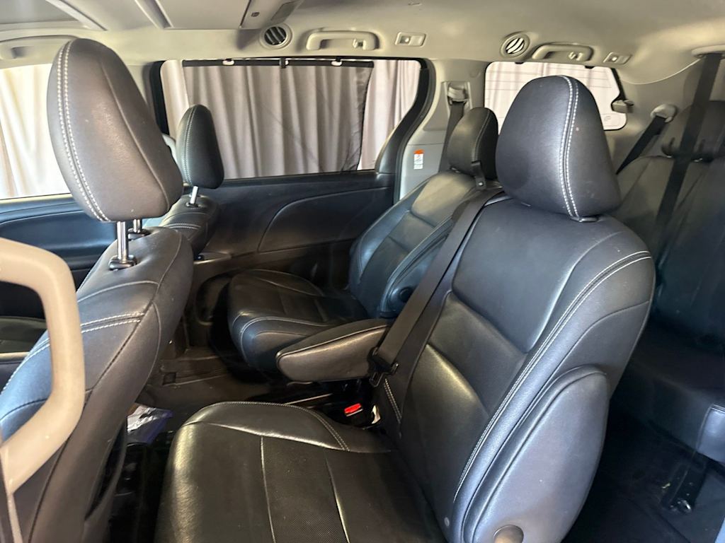 Thumbnail: 2016 Toyota Sienna - 7
