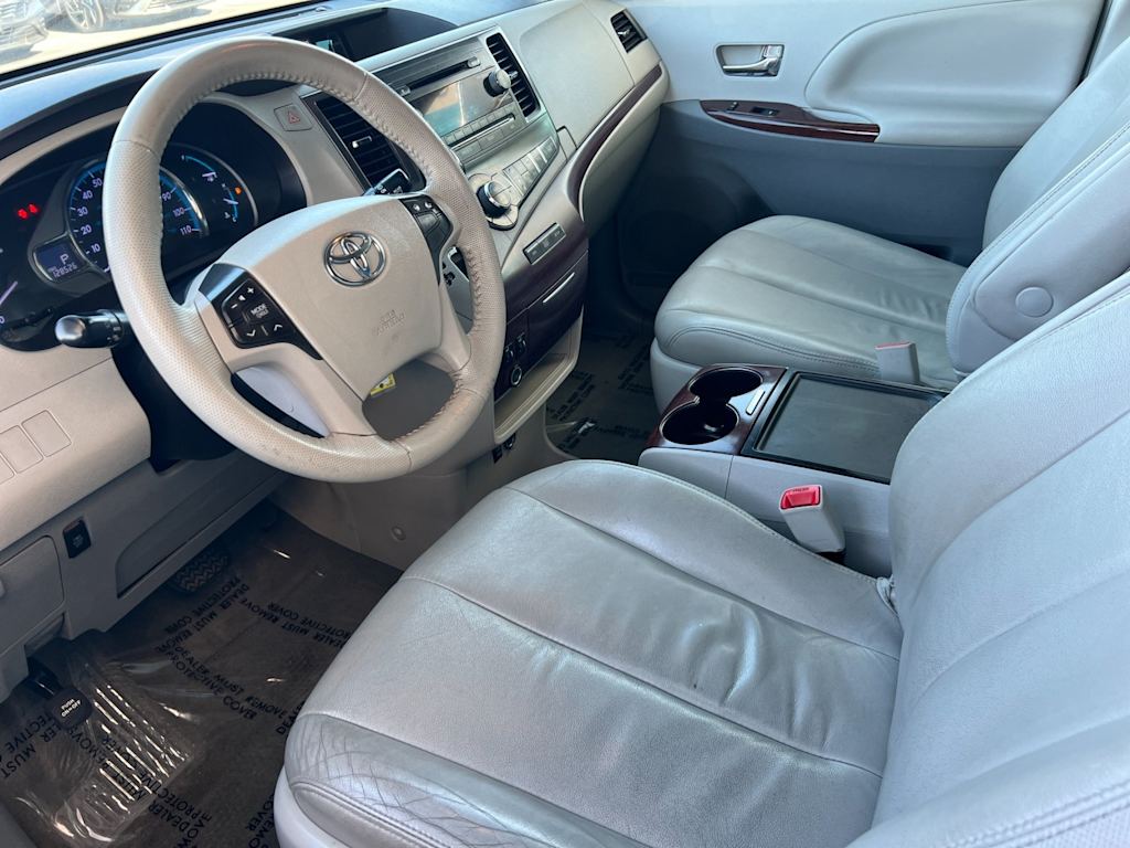 Thumbnail: 2014 Toyota Sienna - 10