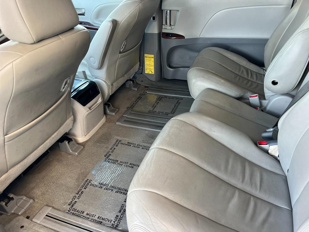 Thumbnail: 2014 Toyota Sienna - 12