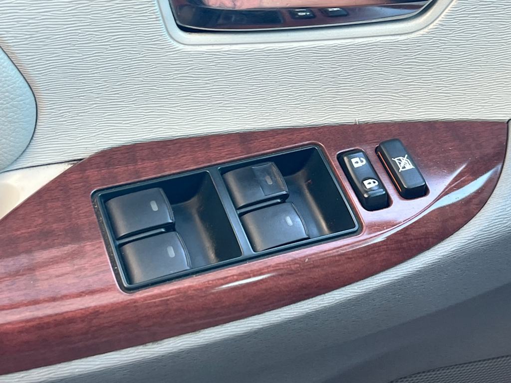 Thumbnail: 2014 Toyota Sienna - 22