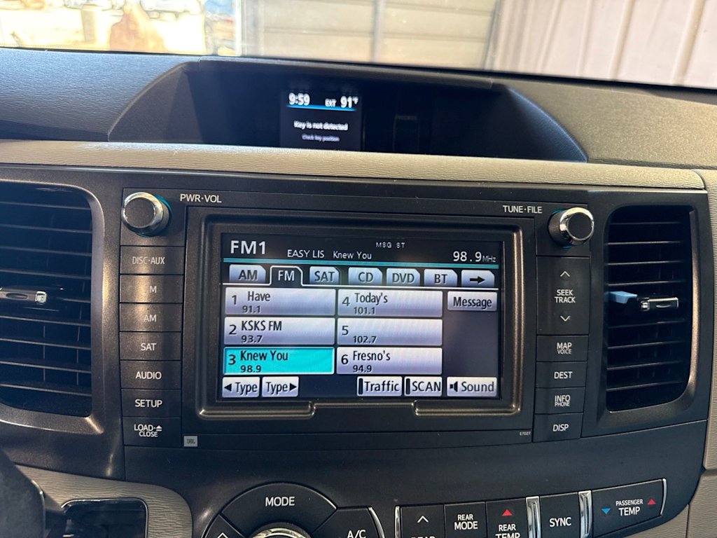 Thumbnail: 2014 Toyota Sienna - 24
