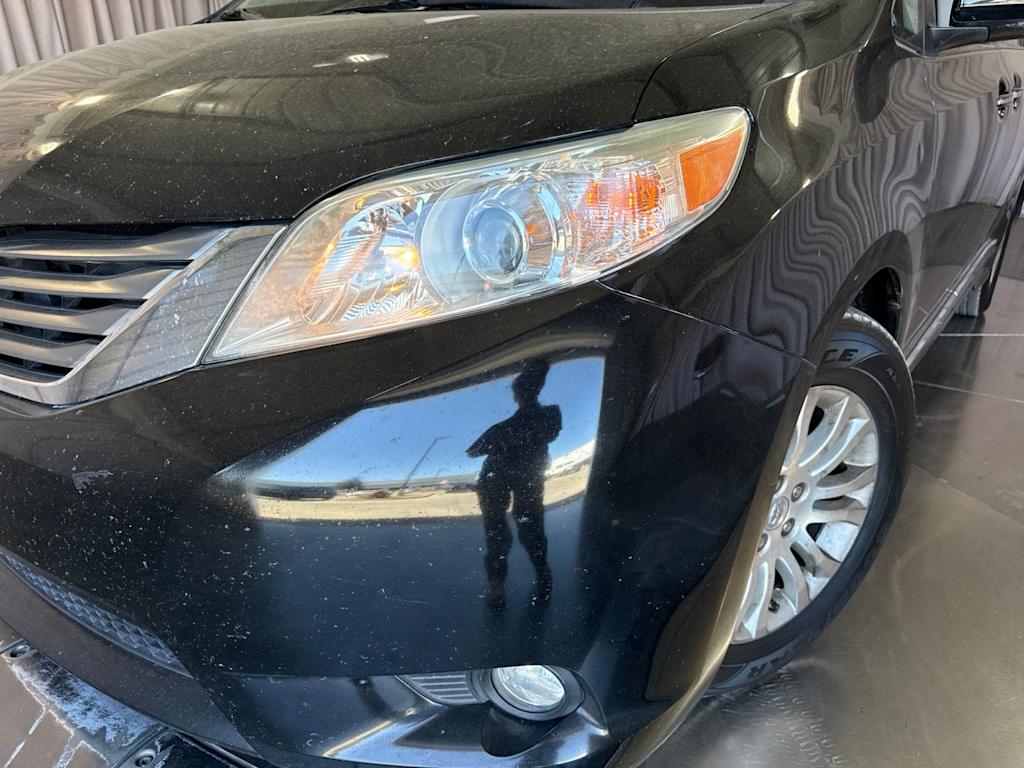 Thumbnail: 2014 Toyota Sienna - 15