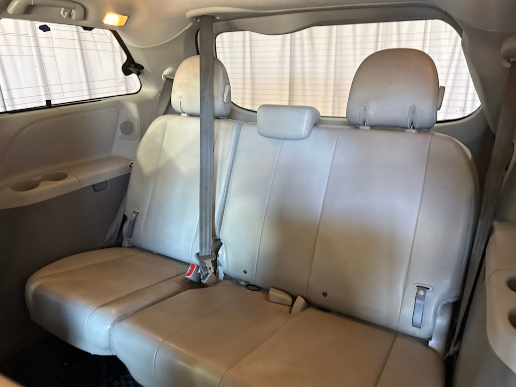 Thumbnail: 2014 Toyota Sienna - 9