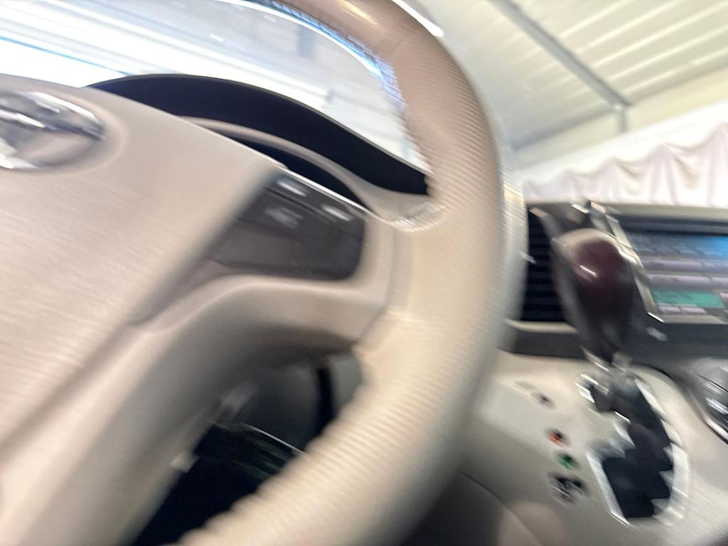 Thumbnail: 2014 Toyota Sienna - 26