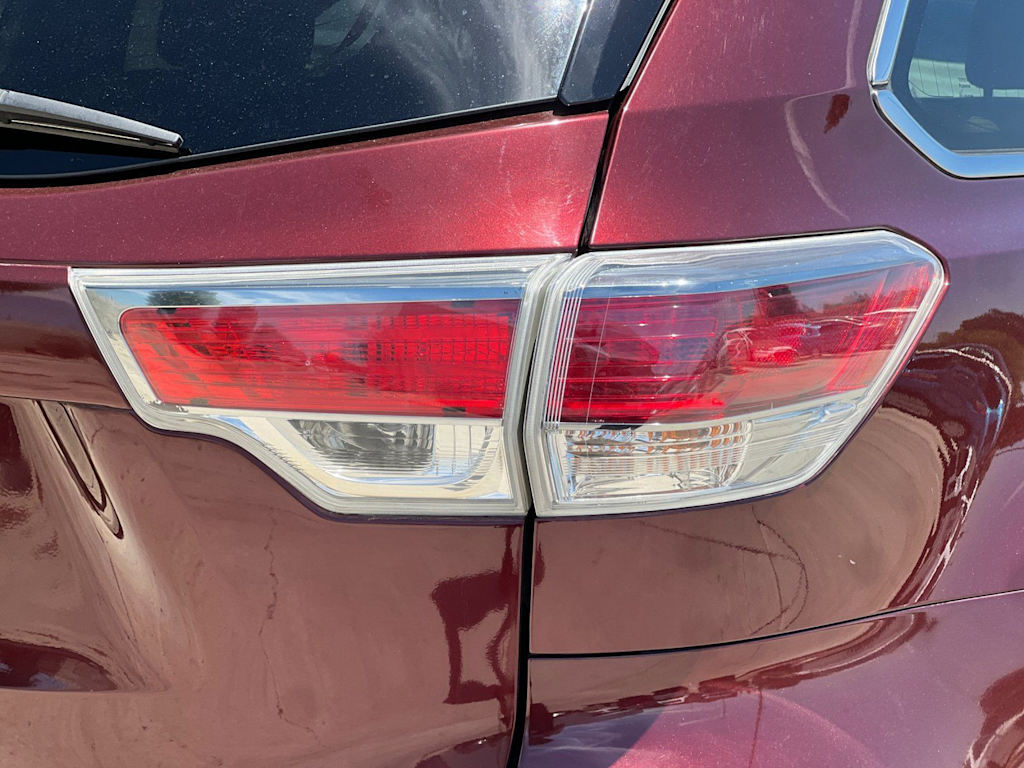 Thumbnail: 2015 Toyota Highlander - 31