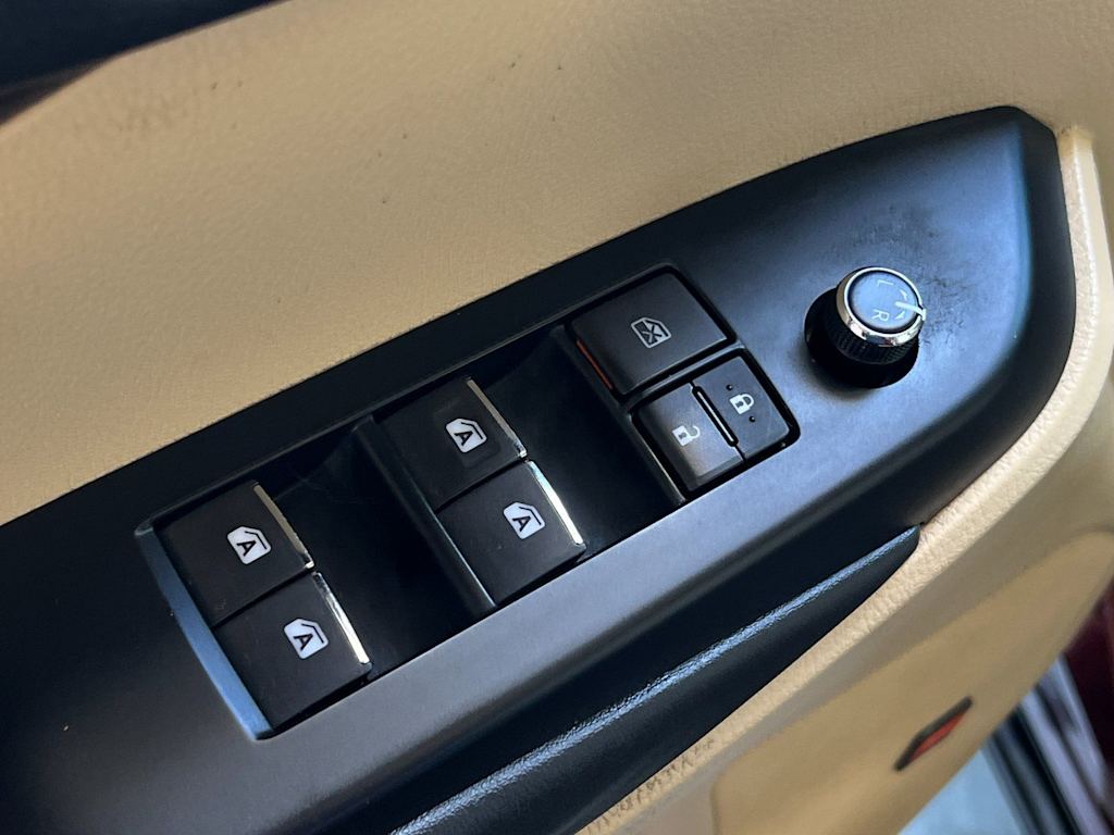 Thumbnail: 2015 Toyota Highlander - 24