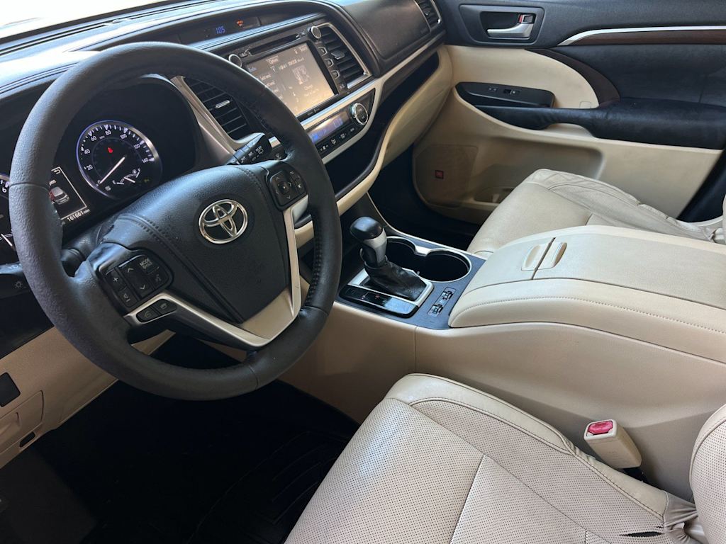 Thumbnail: 2015 Toyota Highlander - 9
