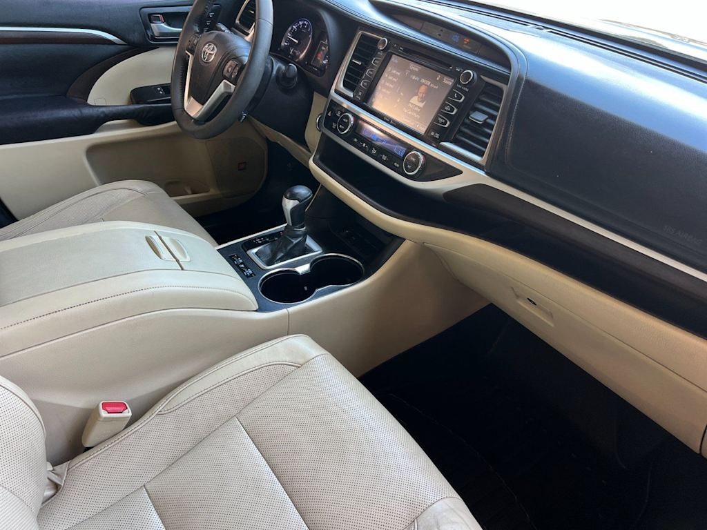 Thumbnail: 2015 Toyota Highlander - 13