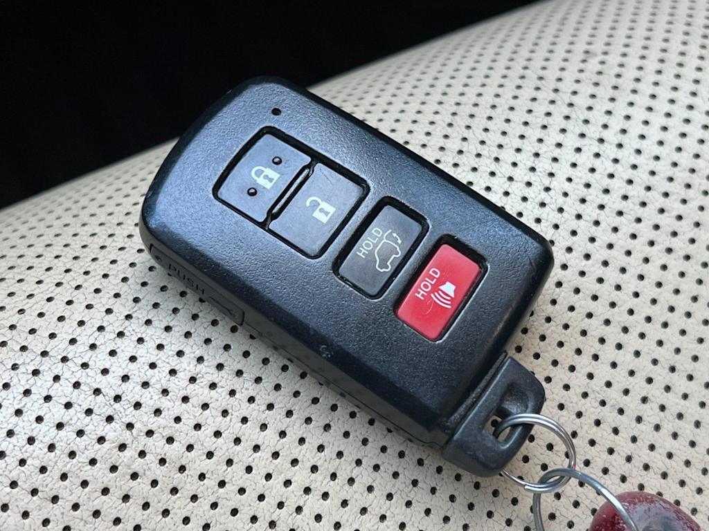 Thumbnail: 2015 Toyota Highlander - 18