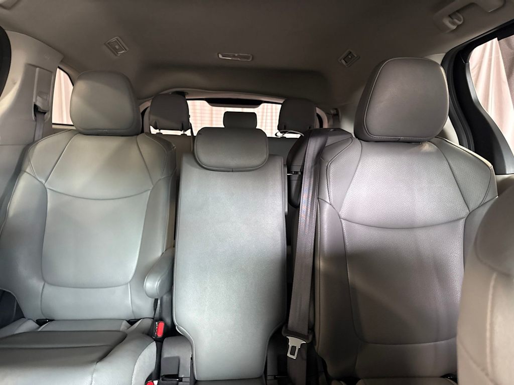 Thumbnail: 2024 Toyota Sienna - 26