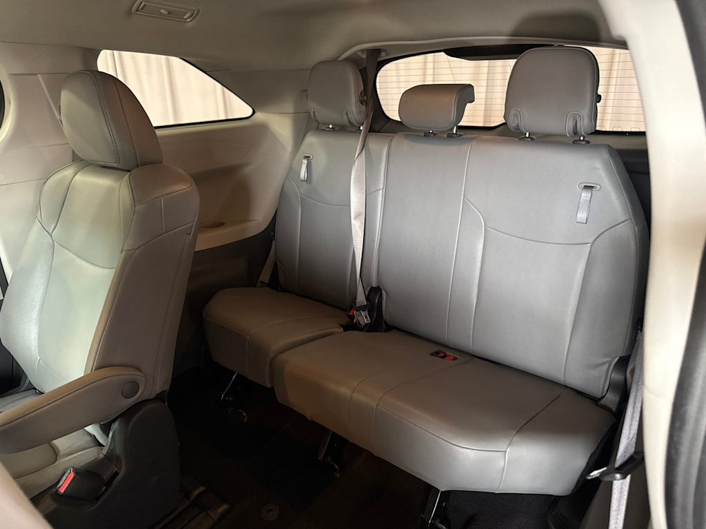 Thumbnail: 2024 Toyota Sienna - 23