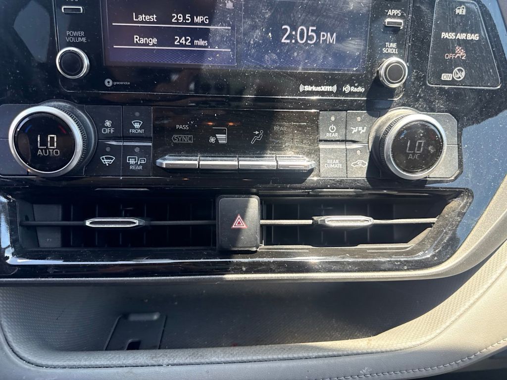 Thumbnail: 2021 Toyota Highlander - 27
