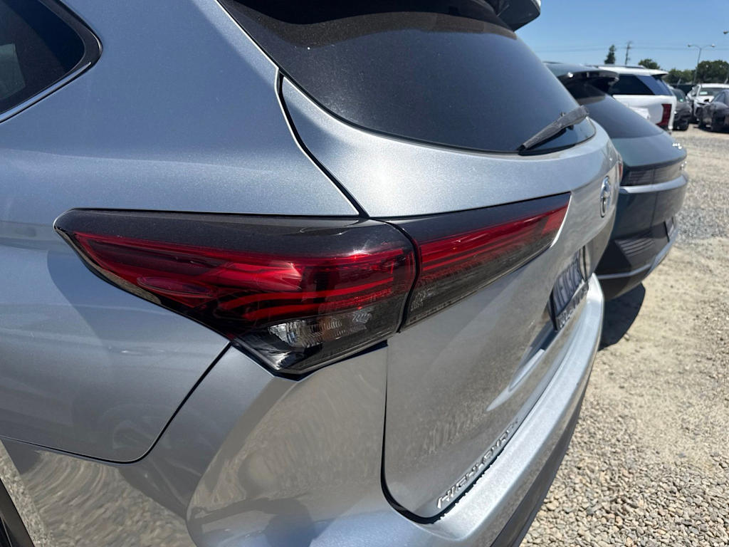 Thumbnail: 2021 Toyota Highlander - 20
