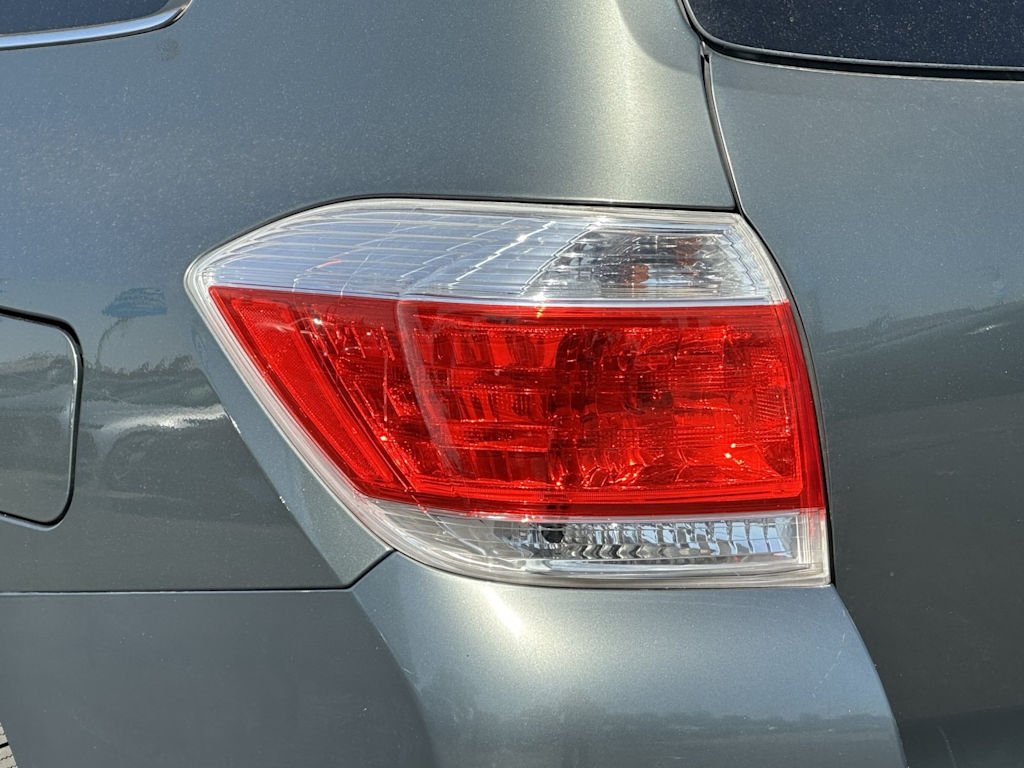 Thumbnail: 2013 Toyota Highlander - 29