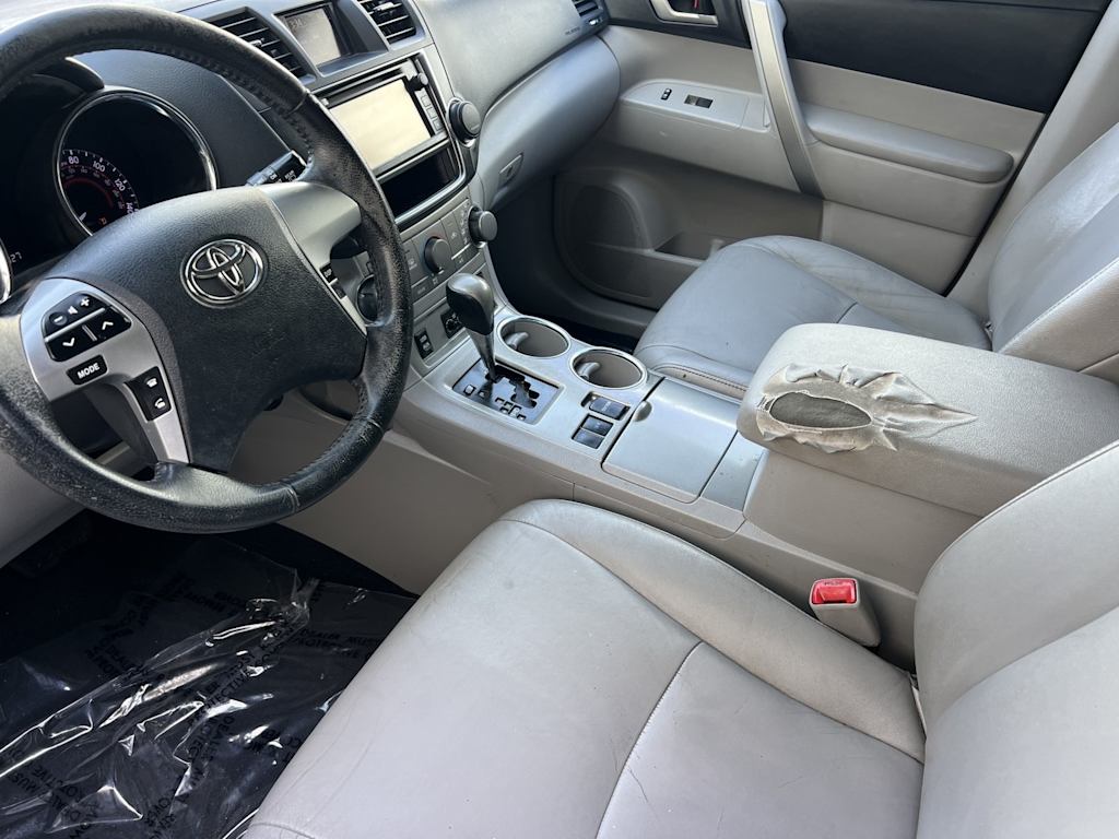 Thumbnail: 2013 Toyota Highlander - 9