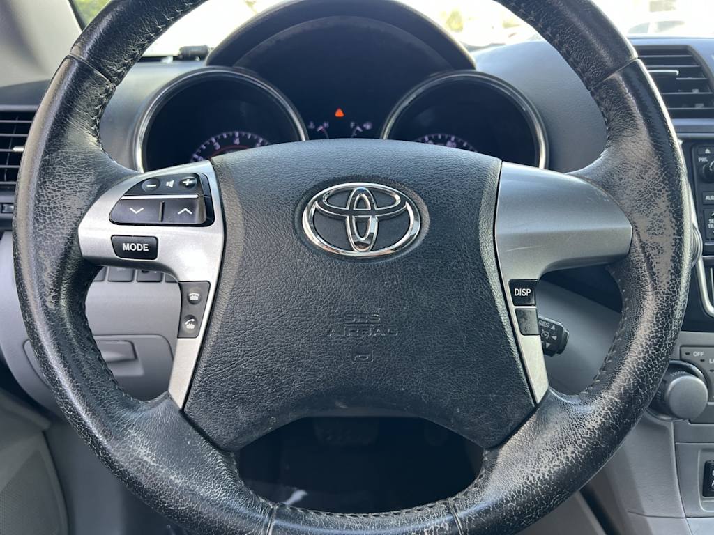Thumbnail: 2013 Toyota Highlander - 28