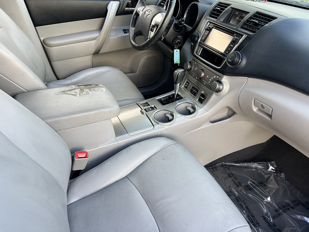 Thumbnail: 2013 Toyota Highlander - 12