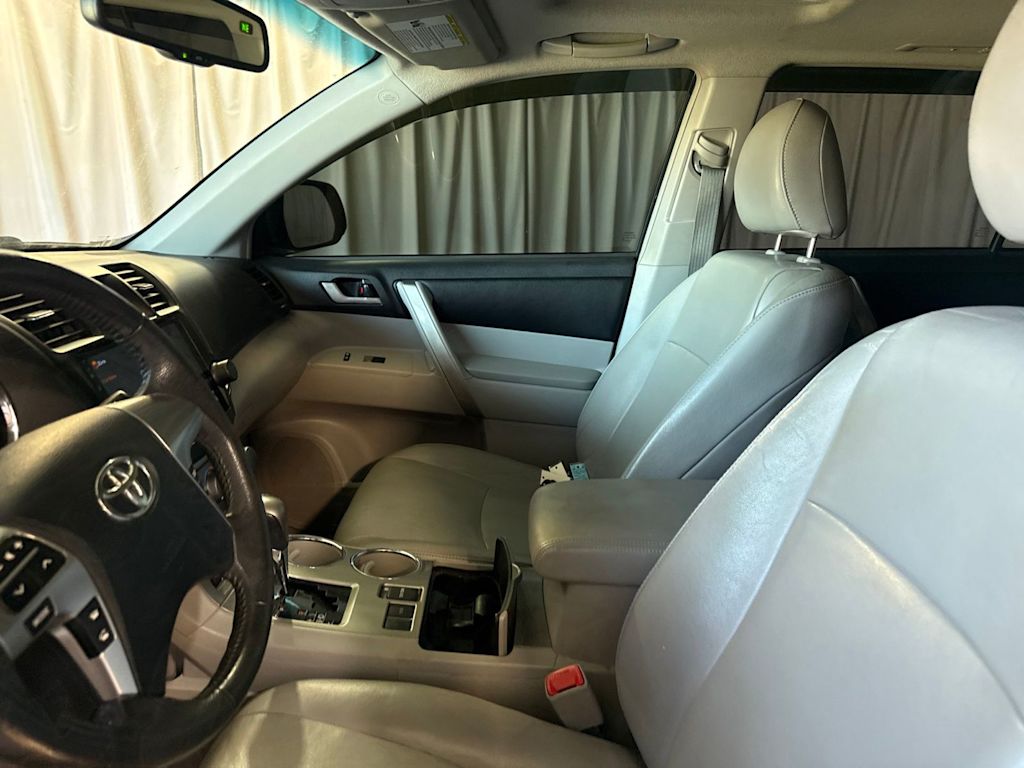Thumbnail: 2011 Toyota Highlander - 8