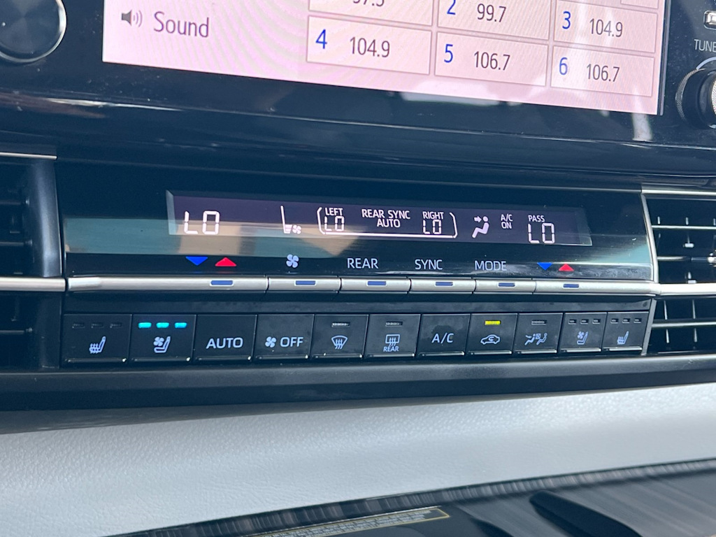 Thumbnail: 2021 Toyota Sienna - 26