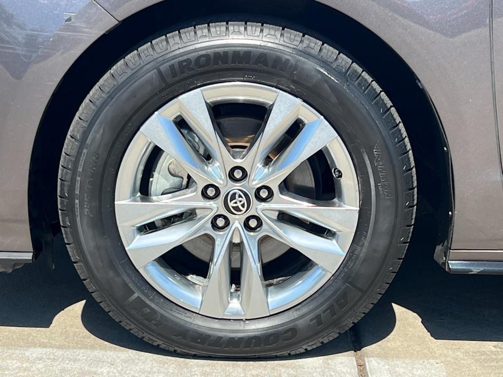 Thumbnail: 2021 Toyota Sienna - 8