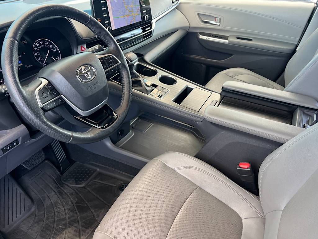 Thumbnail: 2021 Toyota Sienna - 9