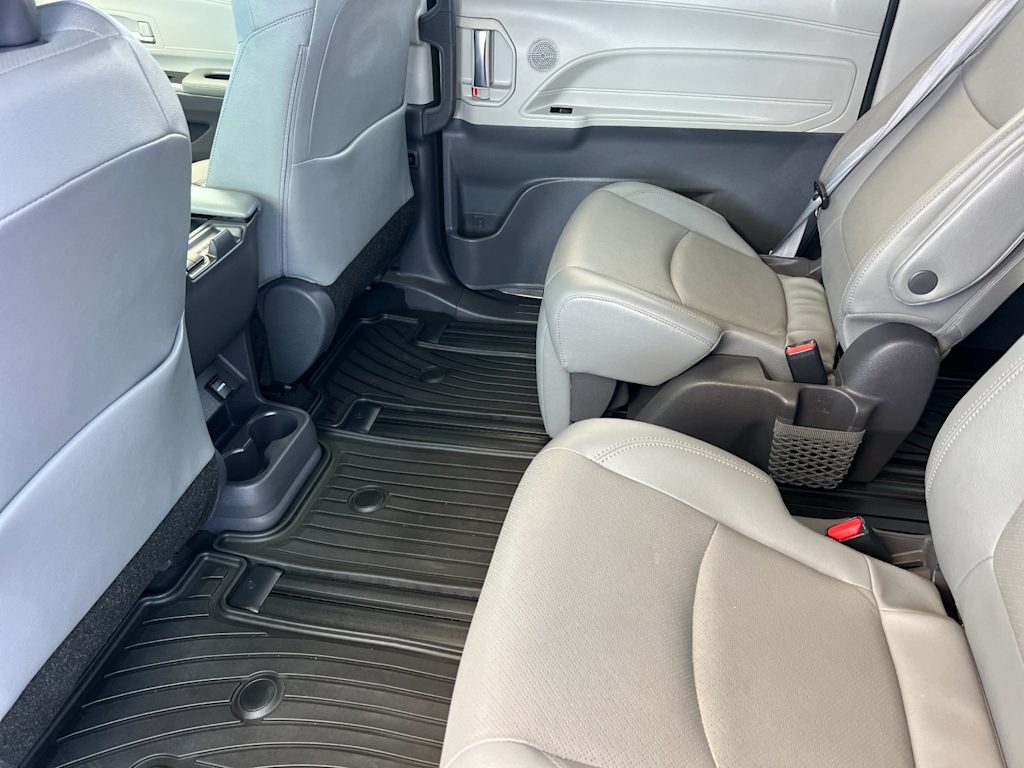 Thumbnail: 2021 Toyota Sienna - 10