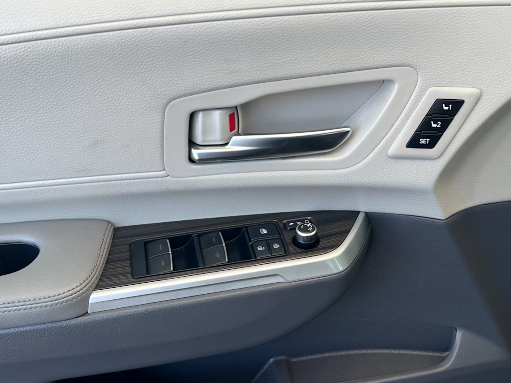 Thumbnail: 2021 Toyota Sienna - 21