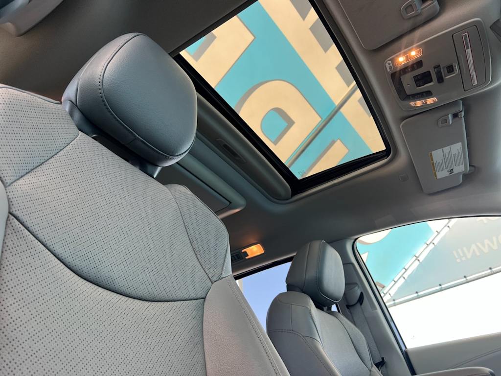 Thumbnail: 2021 Toyota Sienna - 23