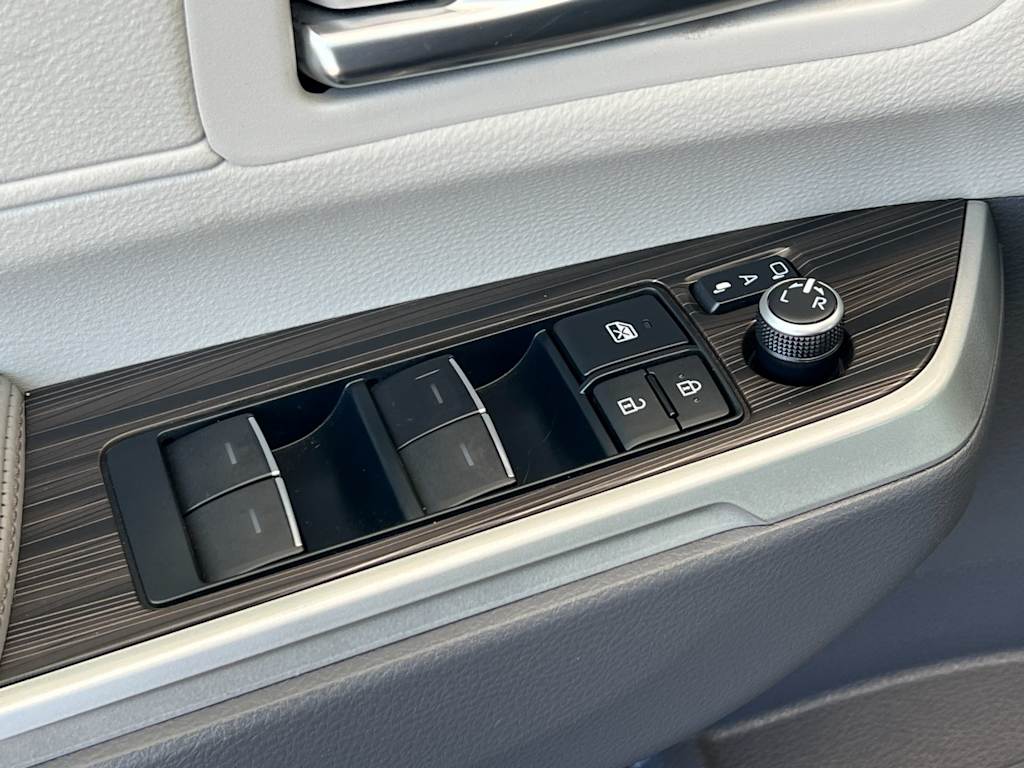 Thumbnail: 2021 Toyota Sienna - 22