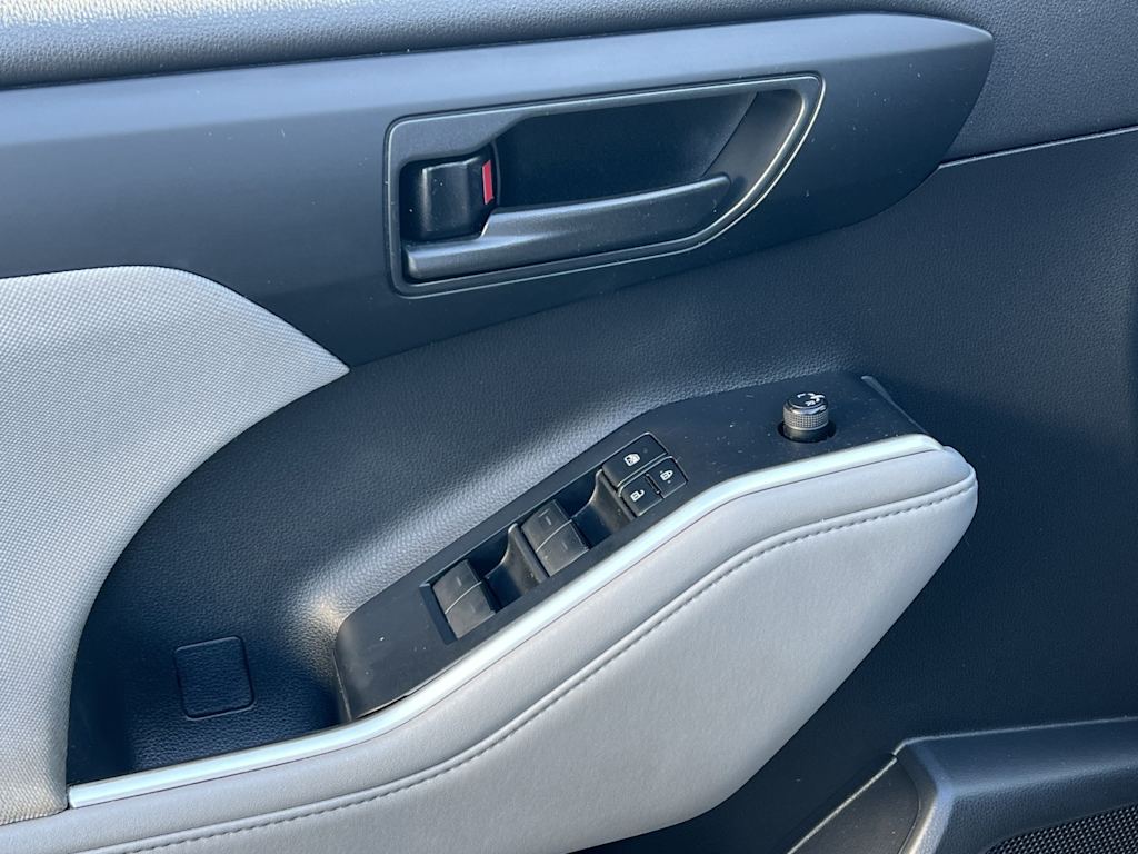 Thumbnail: 2021 Toyota Highlander - 21