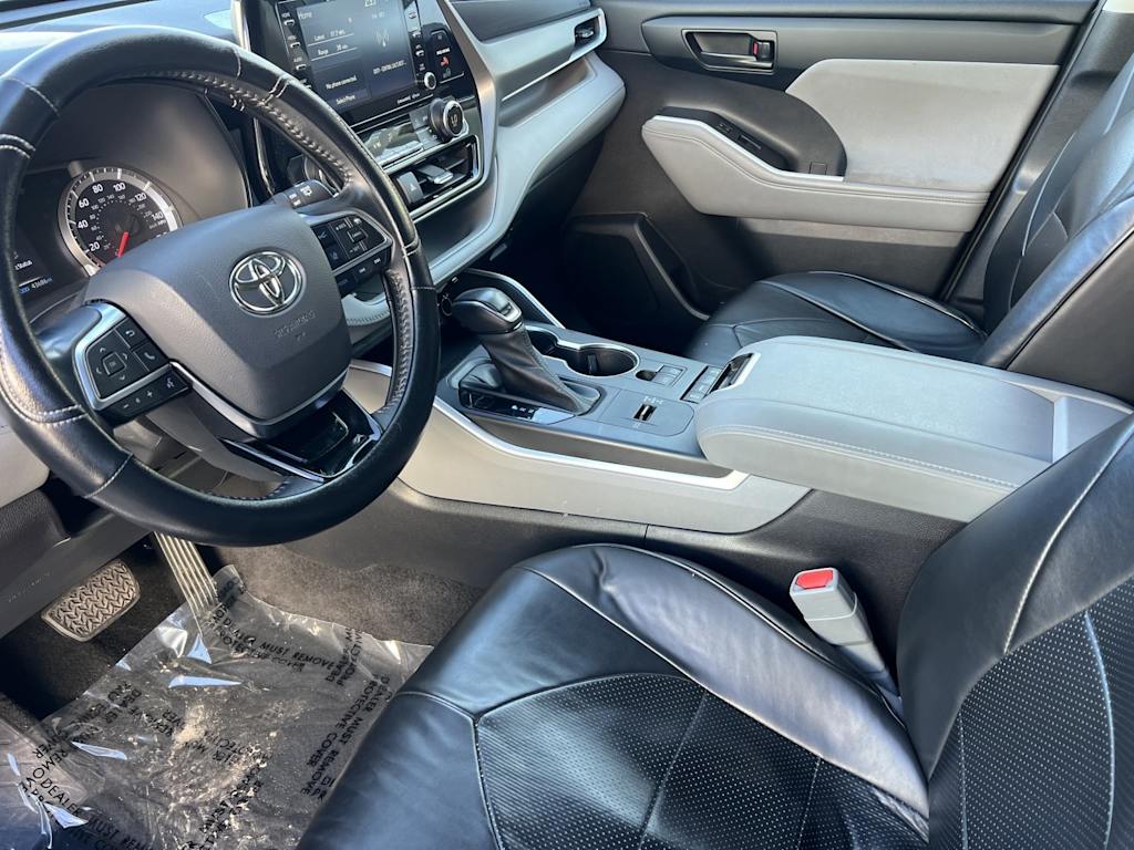 Thumbnail: 2021 Toyota Highlander - 9