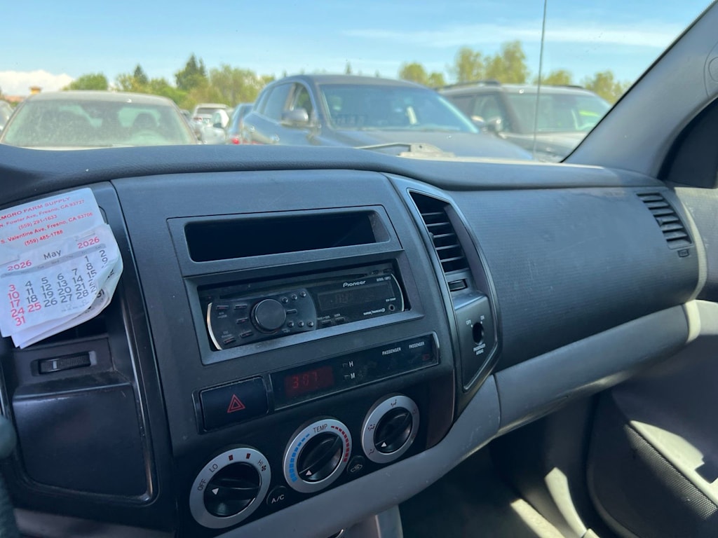 Thumbnail: 2005 Toyota Tacoma - 9