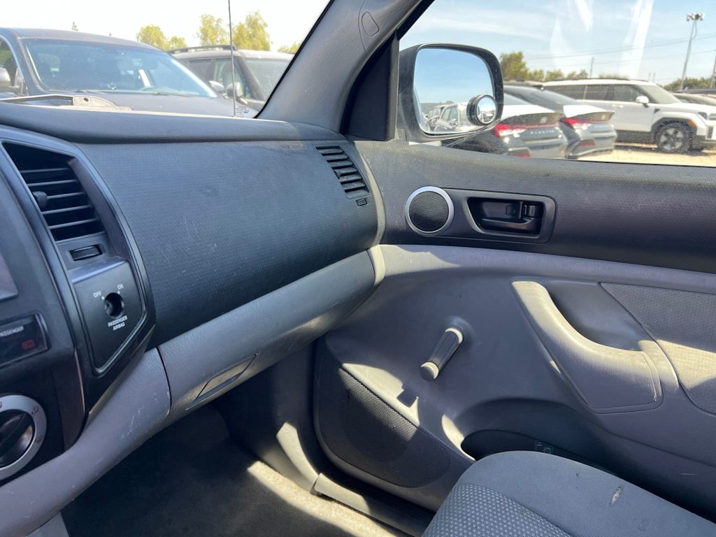 Thumbnail: 2005 Toyota Tacoma - 19