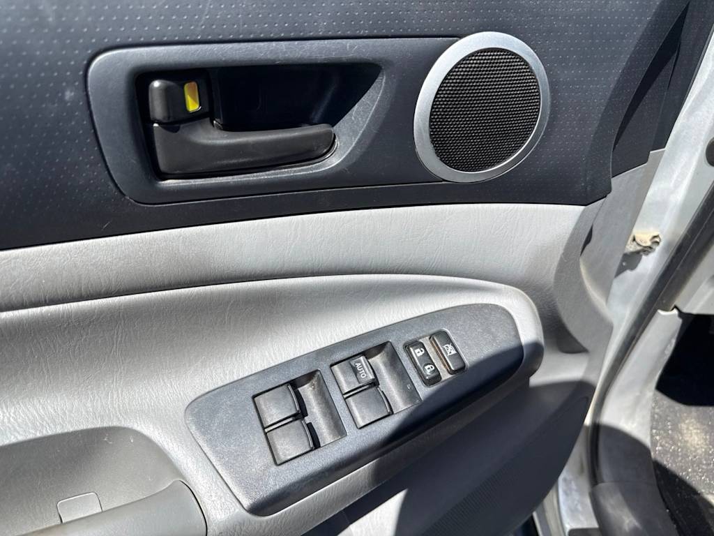 Thumbnail: 2013 Toyota Tacoma - 23