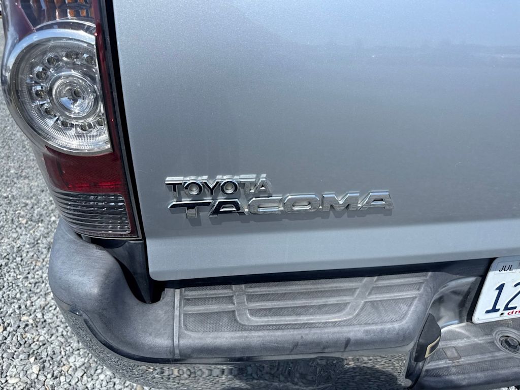 Thumbnail: 2013 Toyota Tacoma - 21
