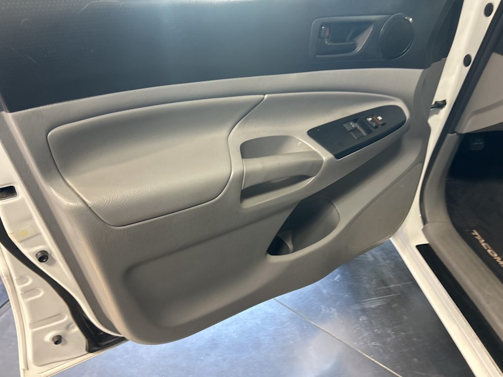 Thumbnail: 2015 Toyota Tacoma - 25