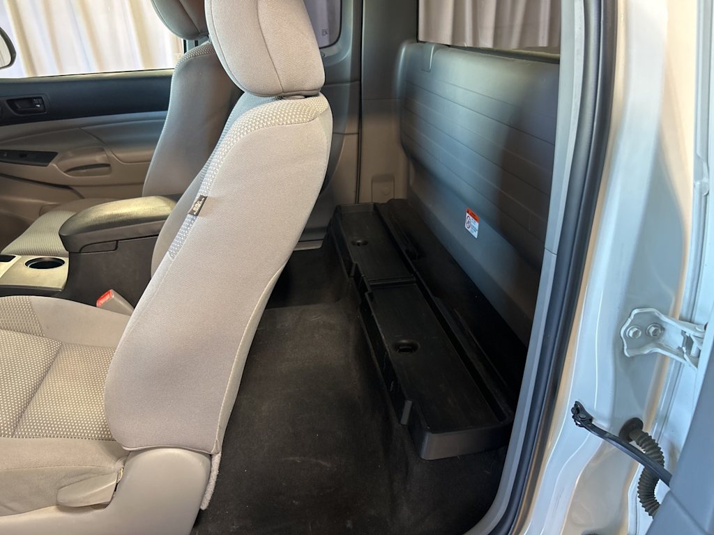 Thumbnail: 2015 Toyota Tacoma - 10